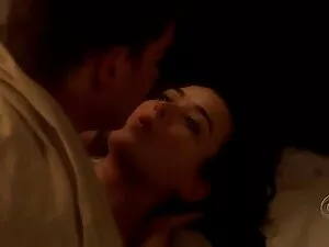 Brunette en sex noir ...